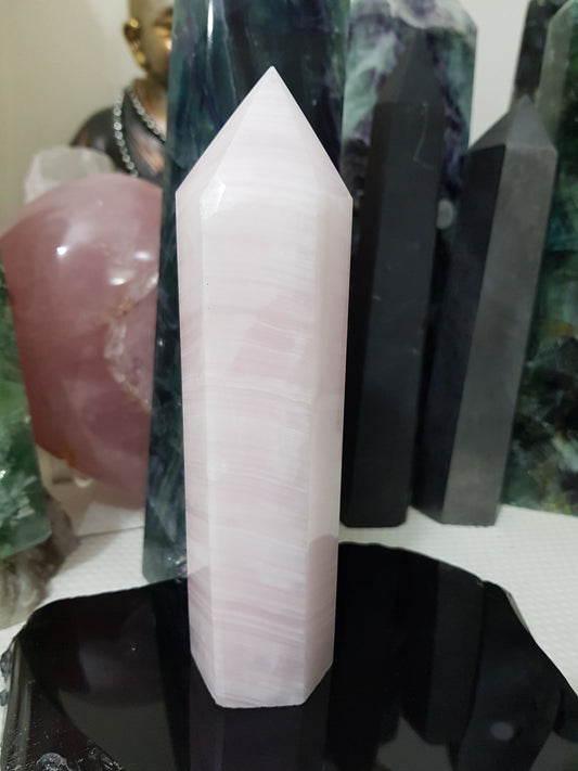 Mangano Calcite Crystal Point – PCT1