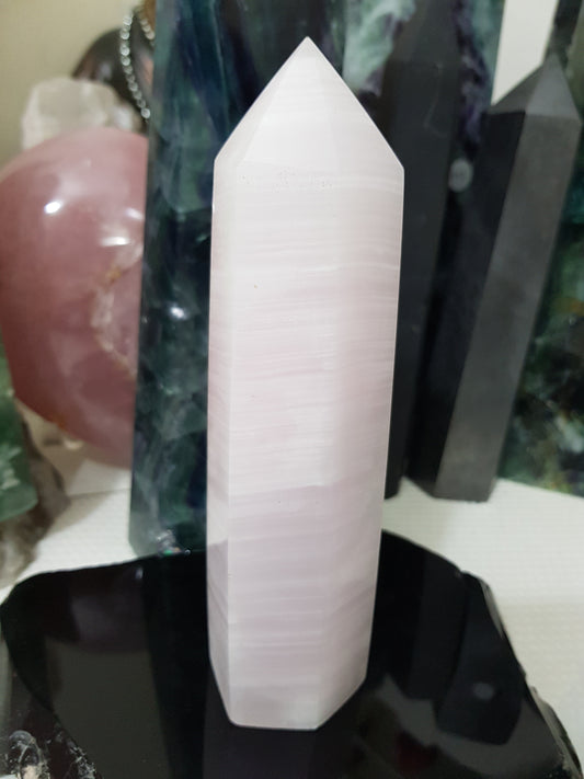 Mangano Calcite Crystal Point – PCT4