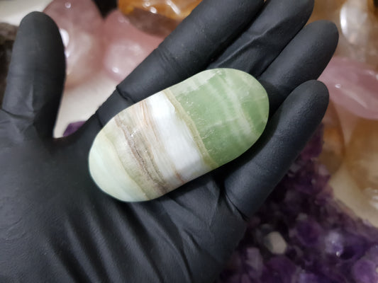 Pistachio Calcite Palmstone – PCP2